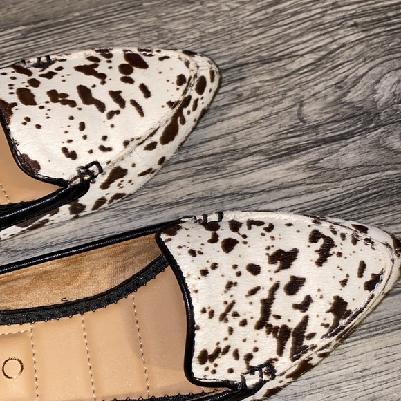 Cow print pointy loafers - Picture 3 of 11